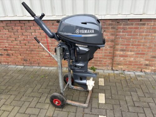 Nieuwe Yamaha 25 pk 4 takt EFI kortstaart